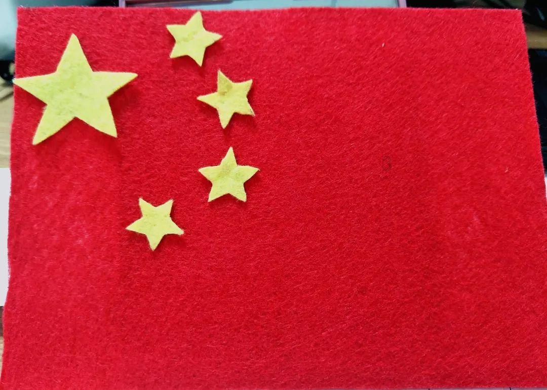 春晚彩排暴露明星素质:岳云鹏脱帽鞠躬,有人却随地吐口香糖