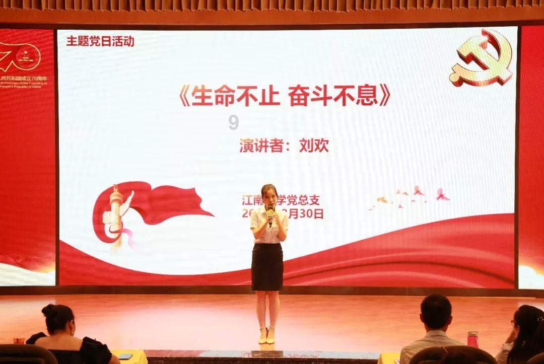 婧婧整理卧室